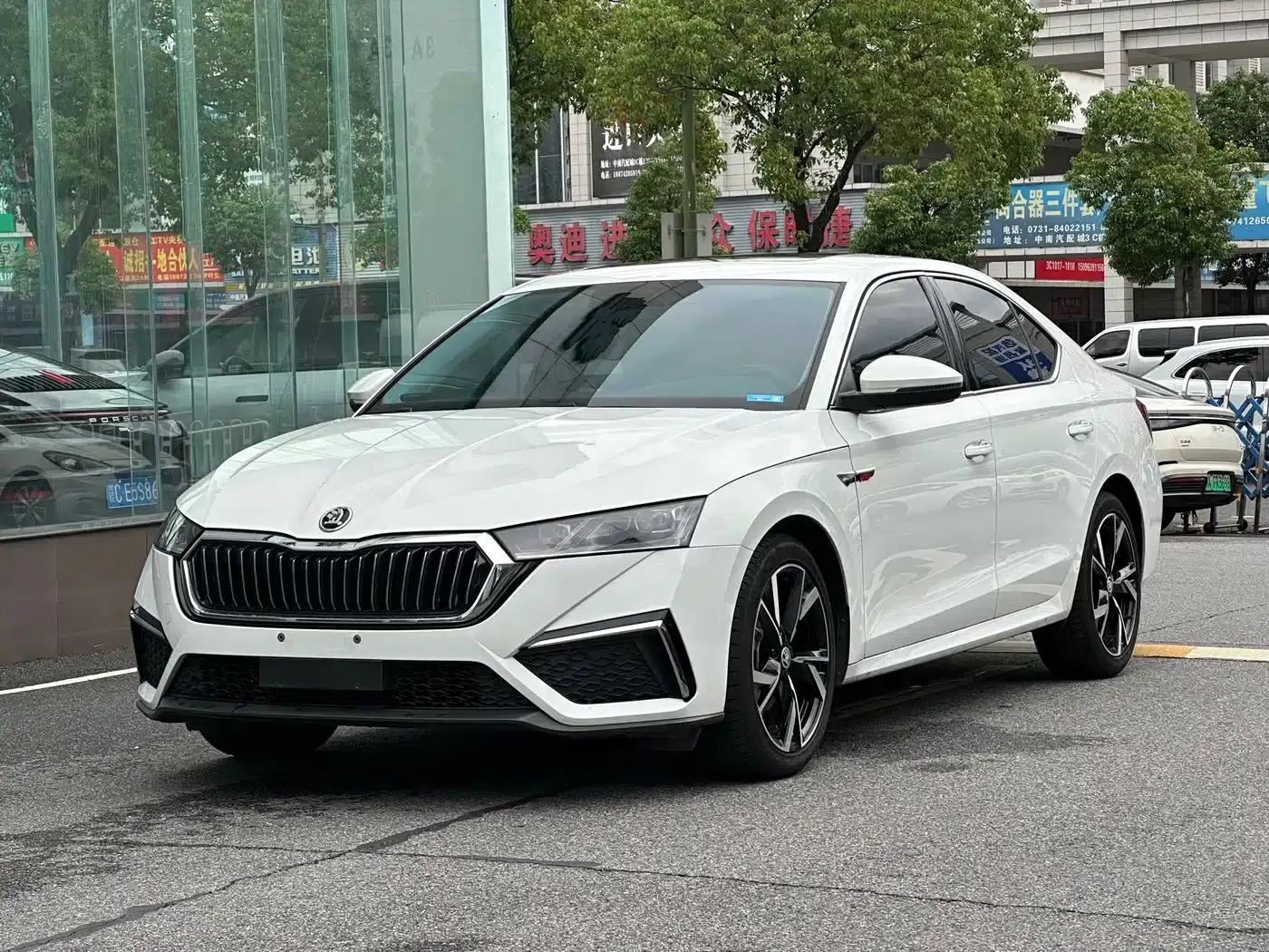 Octavia 2023 Facelift PRO TSI280 Premium Edition — миниатюра 1