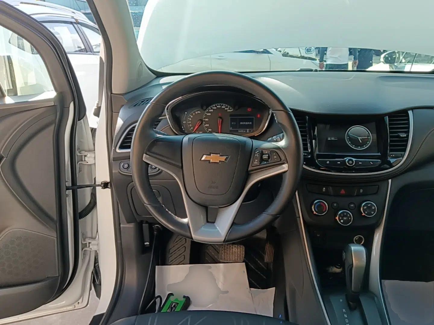 Chevrolet Trax 2018 330T Automatic Two-Wheel Drive Luxury Model — миниатюра 13