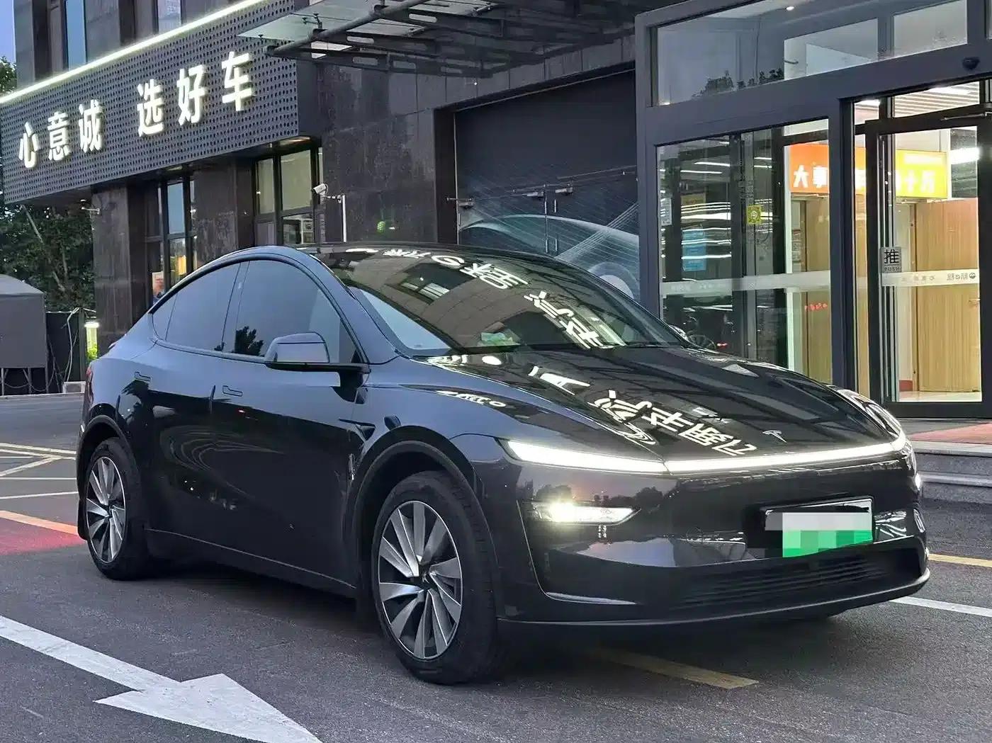 Model Y 2025 Facelift Long Range All-Wheel Drive Version — миниатюра 3