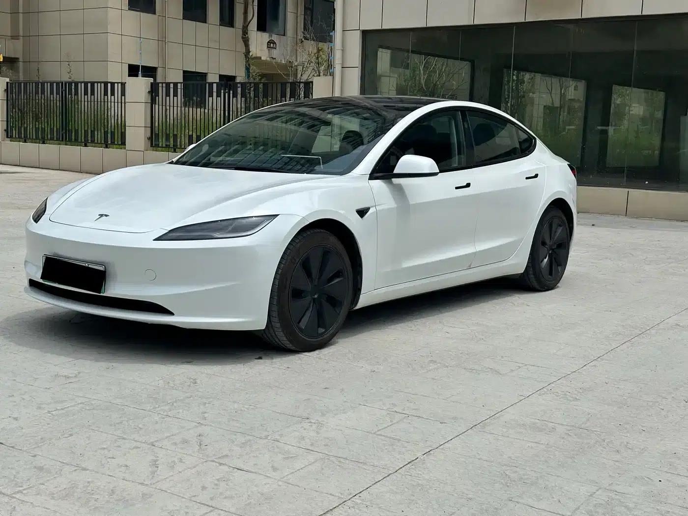 Model 3 2025 Long Range All-Wheel Drive — миниатюра 1