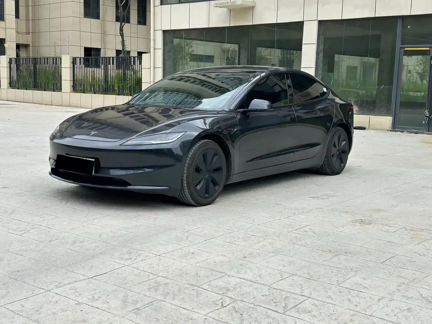 Model 3 2025 Rear-Wheel Drive — миниатюра 1