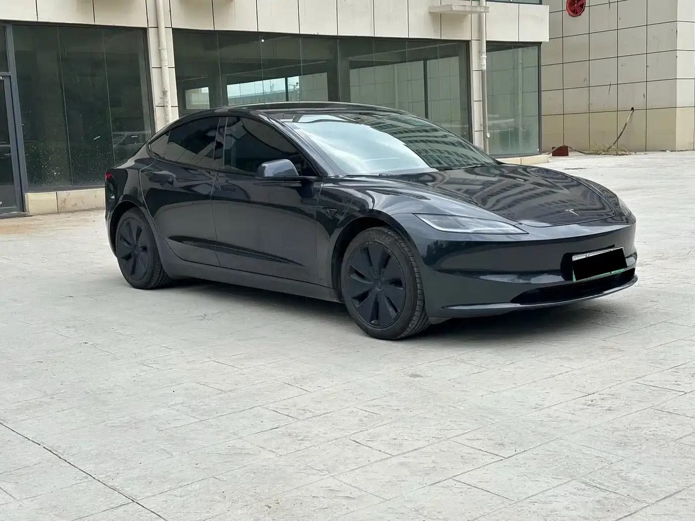 Model 3 2025 Rear-Wheel Drive — миниатюра 2