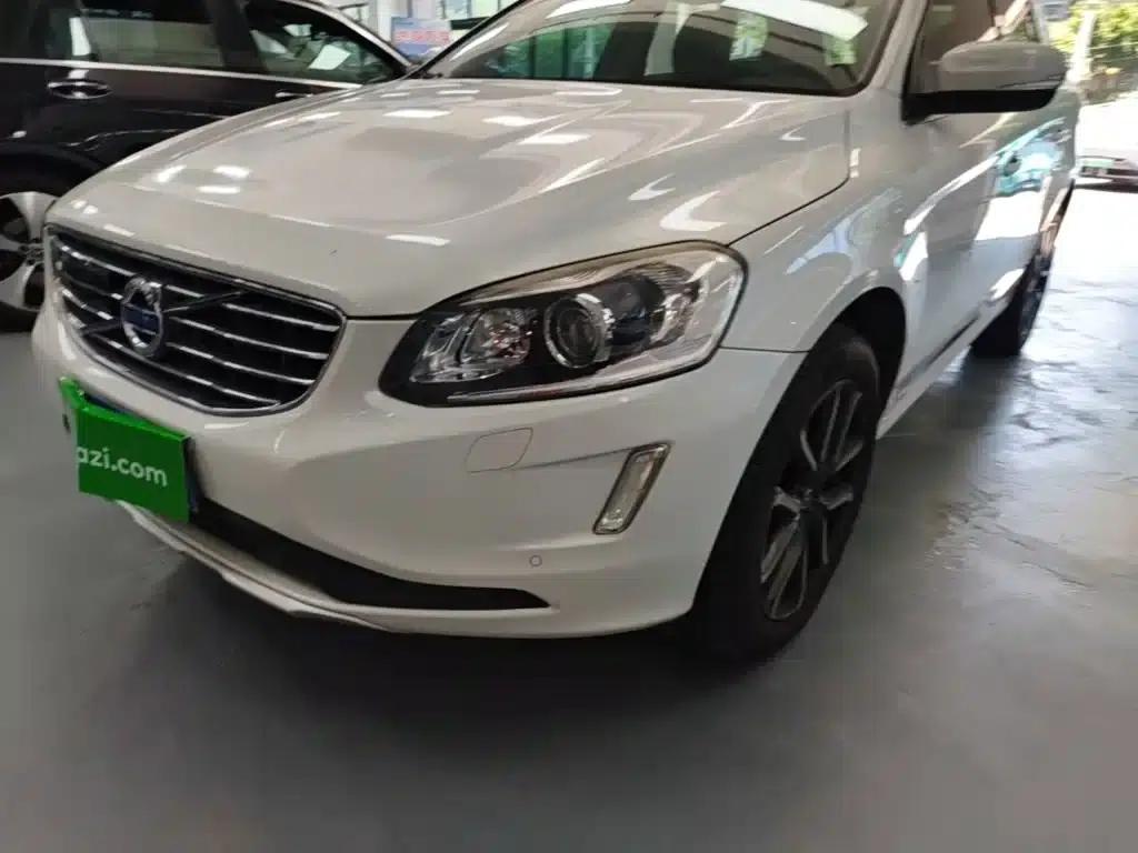 2017 Volvo XC60 T5 AWD Smart Upgrade Edition — миниатюра 24