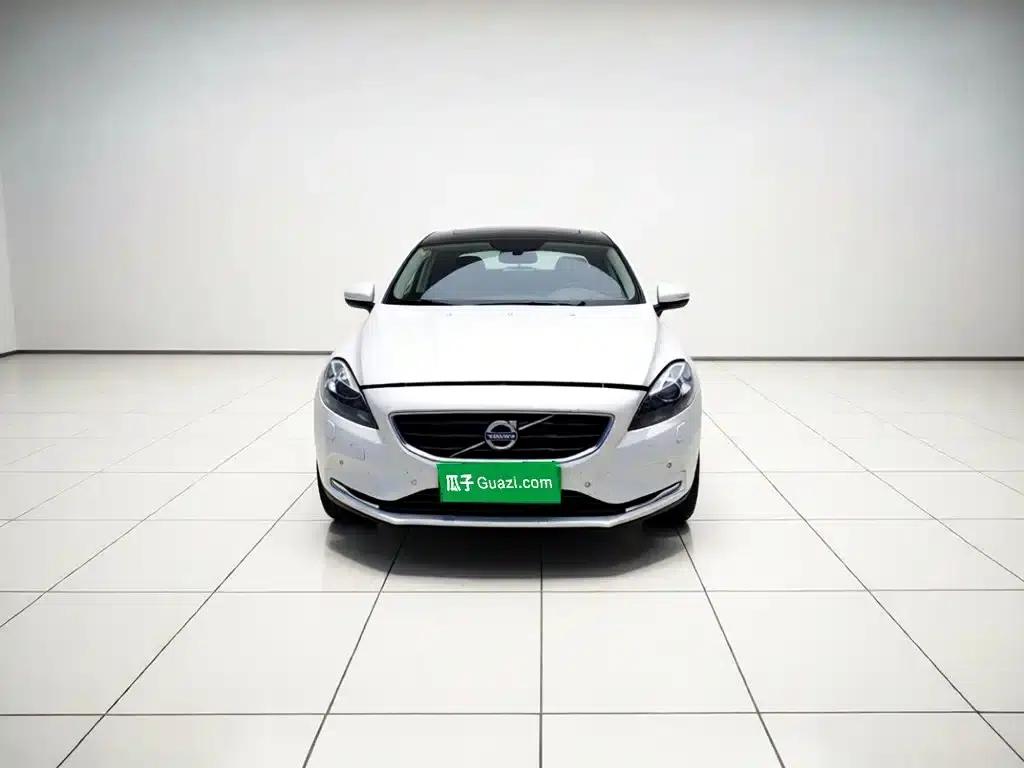 2015 Volvo V40 1.6T Smart Edition — миниатюра 2