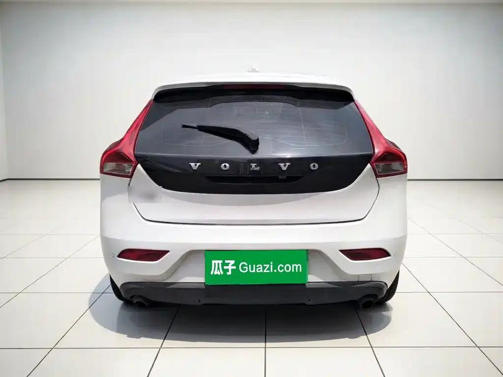 2015 Volvo V40 1.6T Smart Edition — миниатюра 3