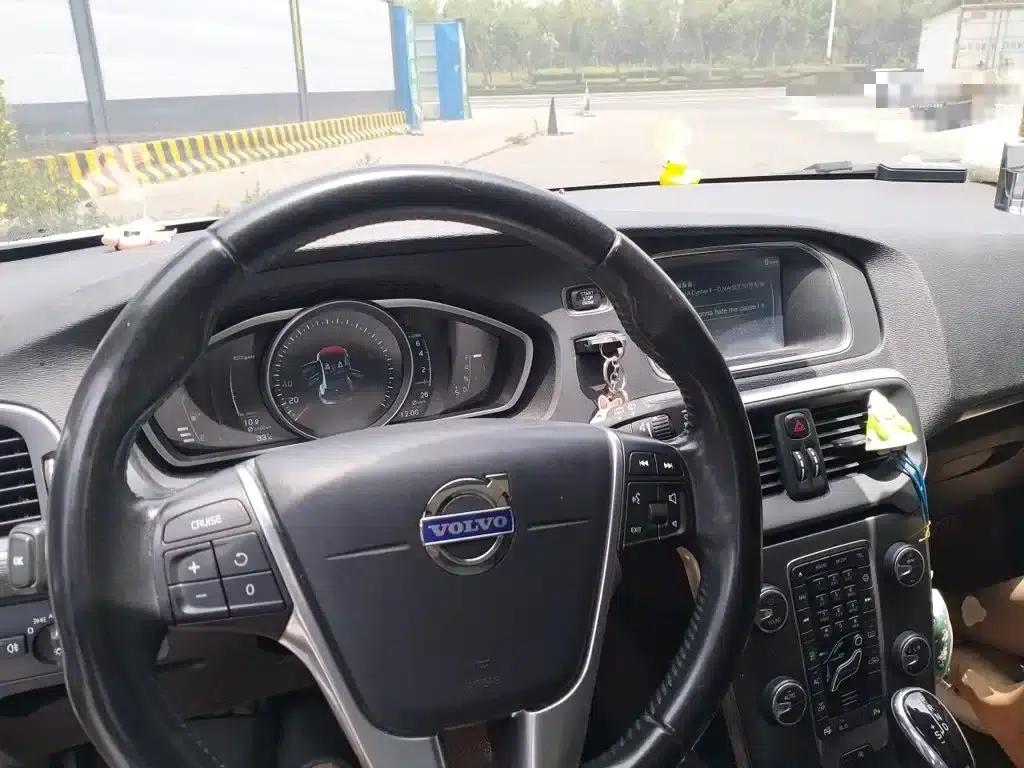 2015 Volvo V40 1.6T Smart Edition — миниатюра 5