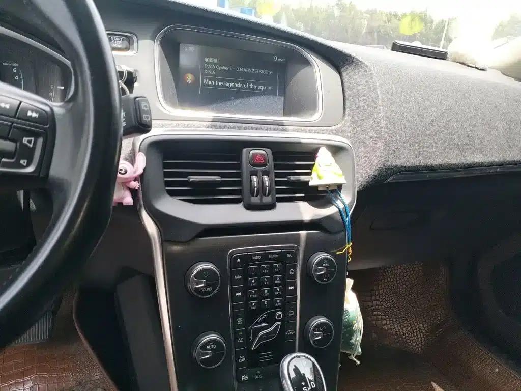 2015 Volvo V40 1.6T Smart Edition — миниатюра 9