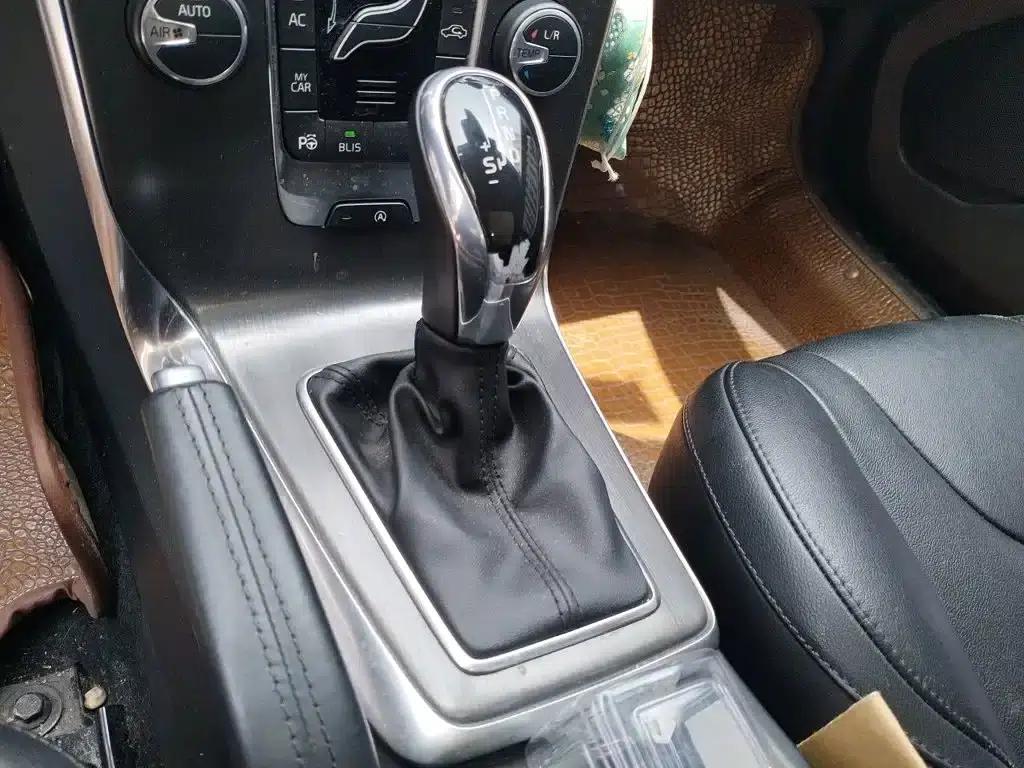 2015 Volvo V40 1.6T Smart Edition — миниатюра 10