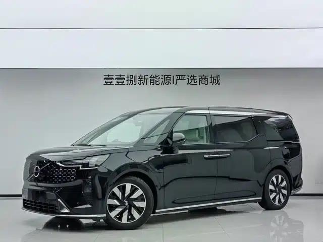 Volvo EM90 2025 Ultra 6-seater