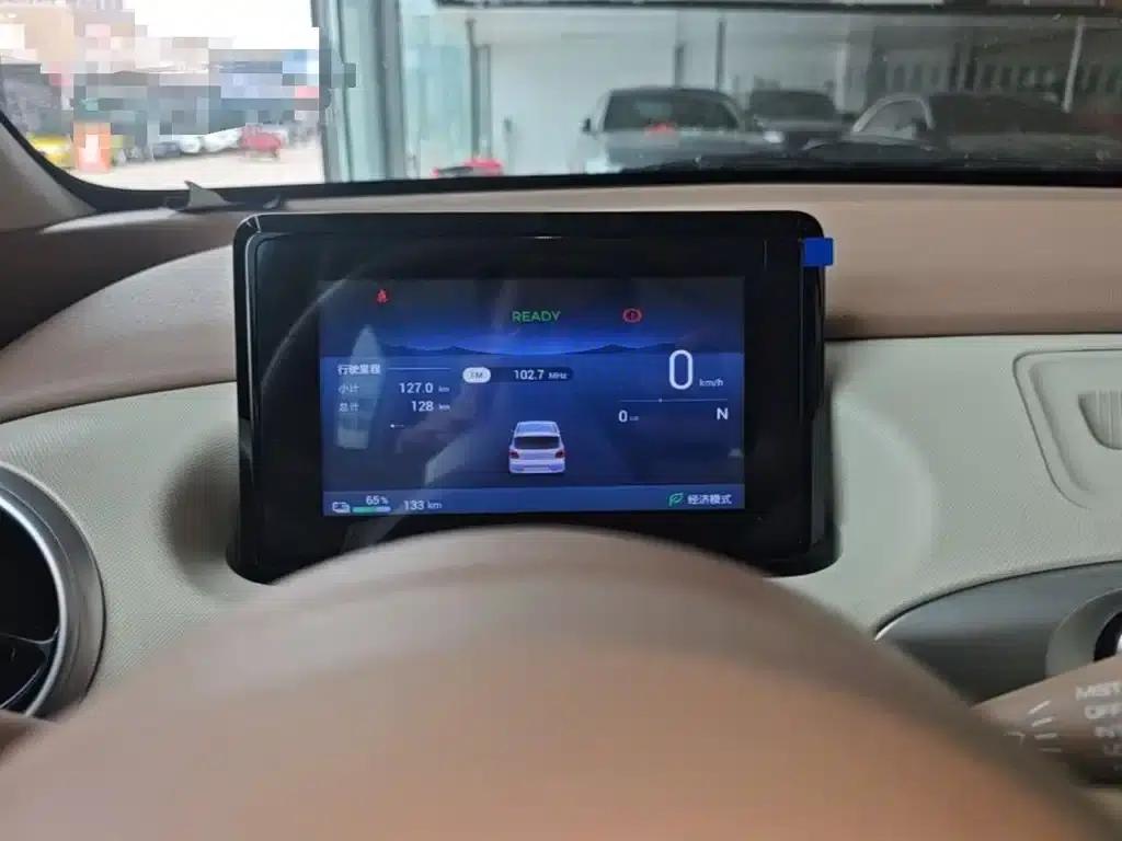 Hongguang MINIEV 2025 Fourth Generation Four-Door Advanced Model — миниатюра 12