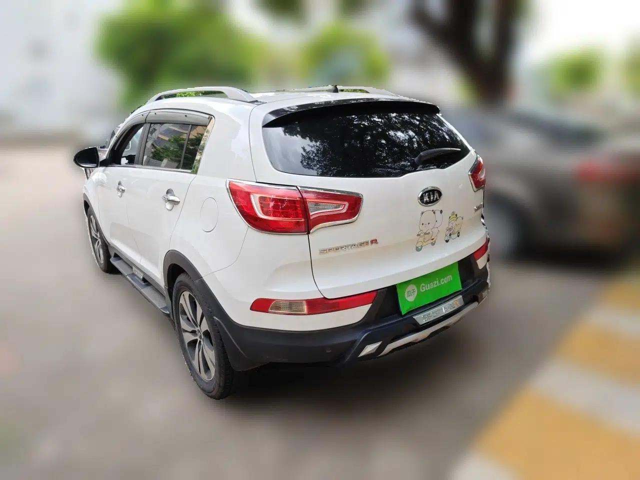 Kia Sportage R 2011 2.0L Automatic Two-Wheel Drive Premium Edition — миниатюра 4