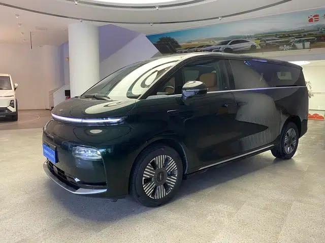 Wingzhen L380 2024 Model 140kWh 6-Seater 4WD Ultra