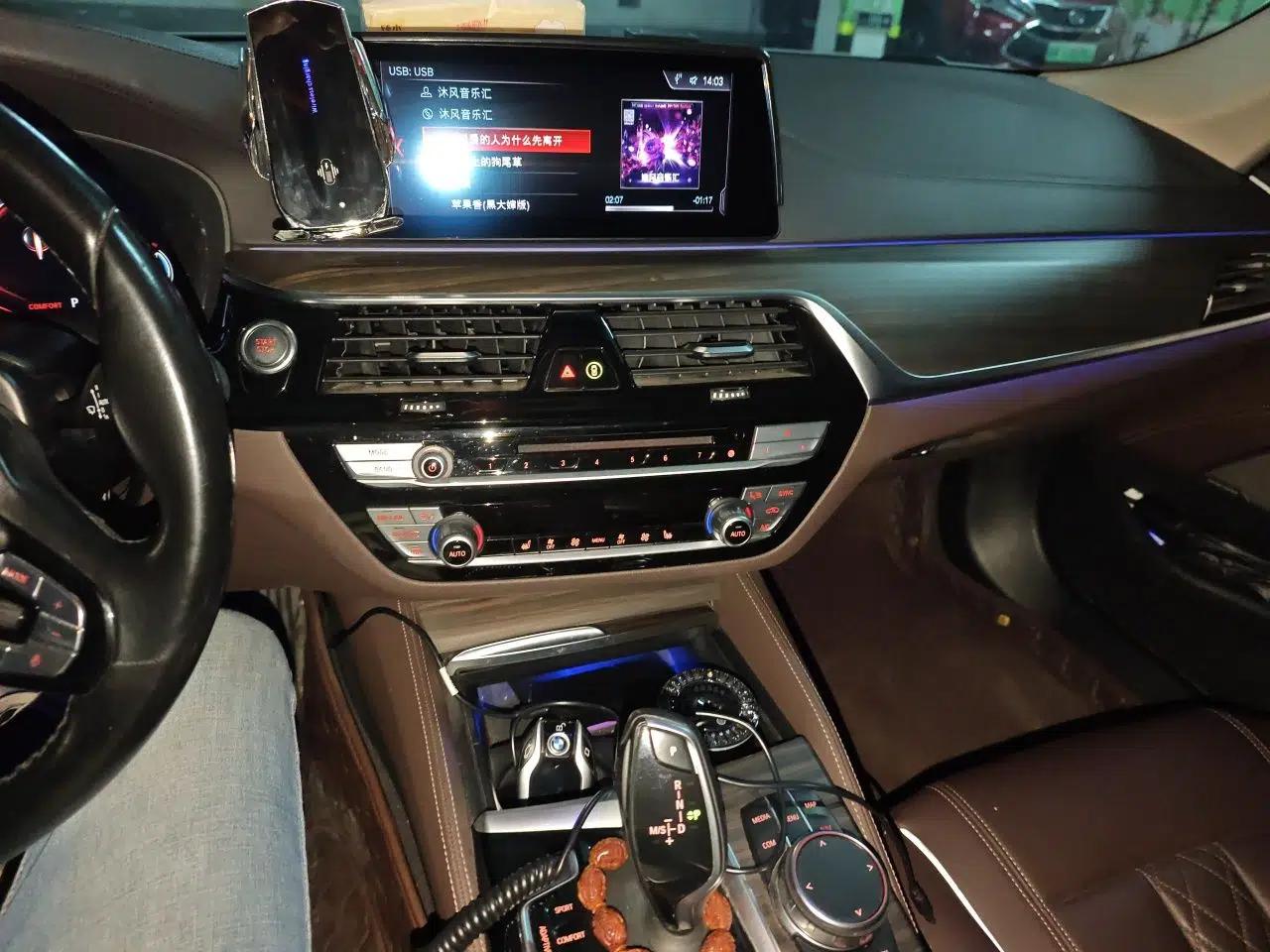 BMW 5 Series New Energy 2019 530Le Luxury Package — миниатюра 13