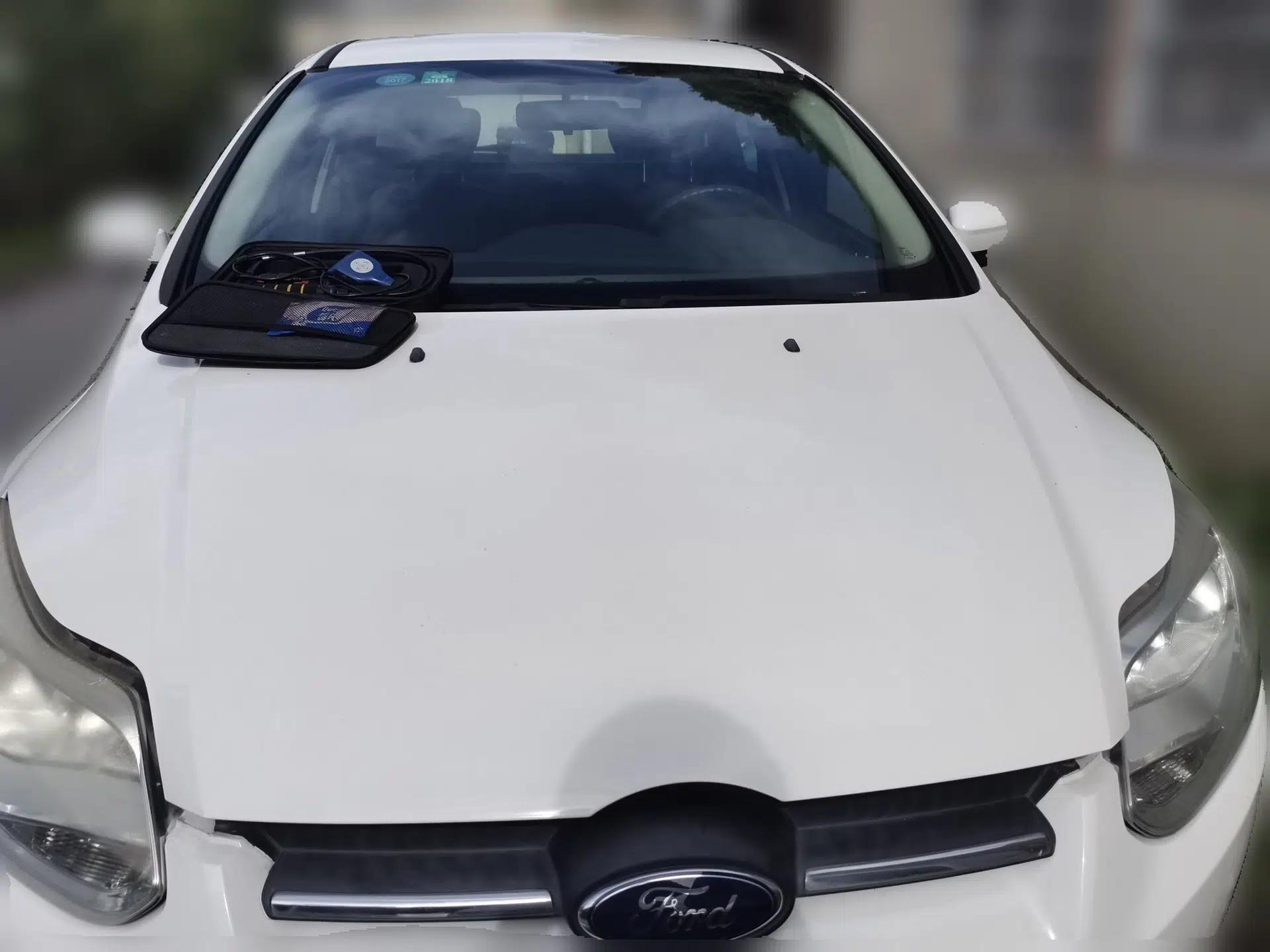 Ford Focus 2012 Hatchback 1.6L Automatic Comfort Model — миниатюра 2