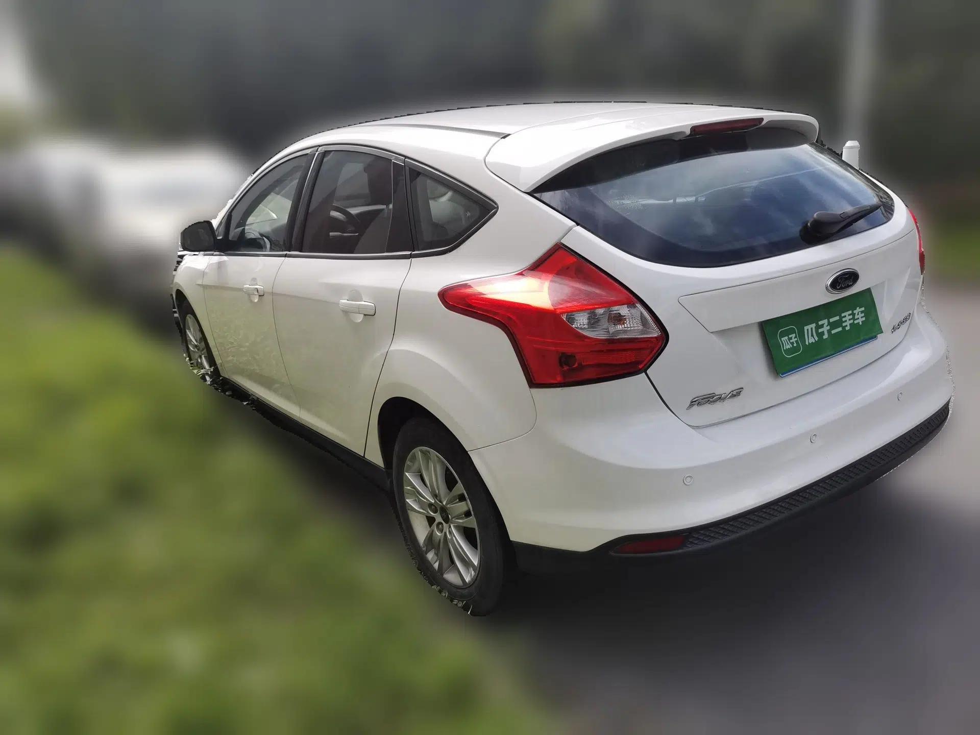 Ford Focus 2012 Hatchback 1.6L Automatic Comfort Model — миниатюра 4