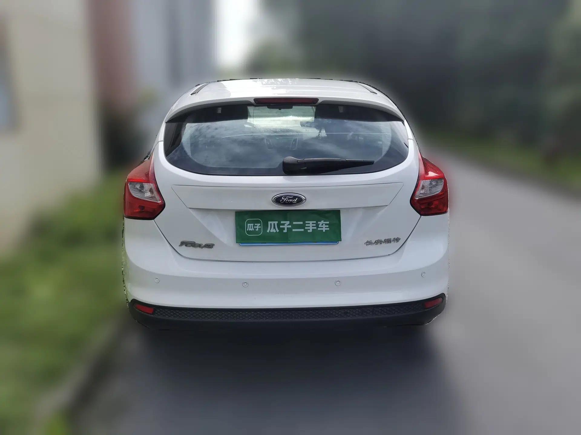 Ford Focus 2012 Hatchback 1.6L Automatic Comfort Model — миниатюра 5