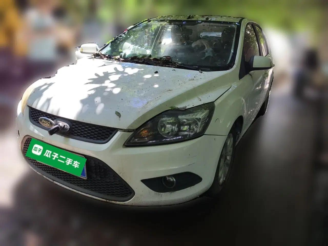 Ford Focus 2013 Hatchback Classic 1.8L Automatic Base Model — миниатюра 1