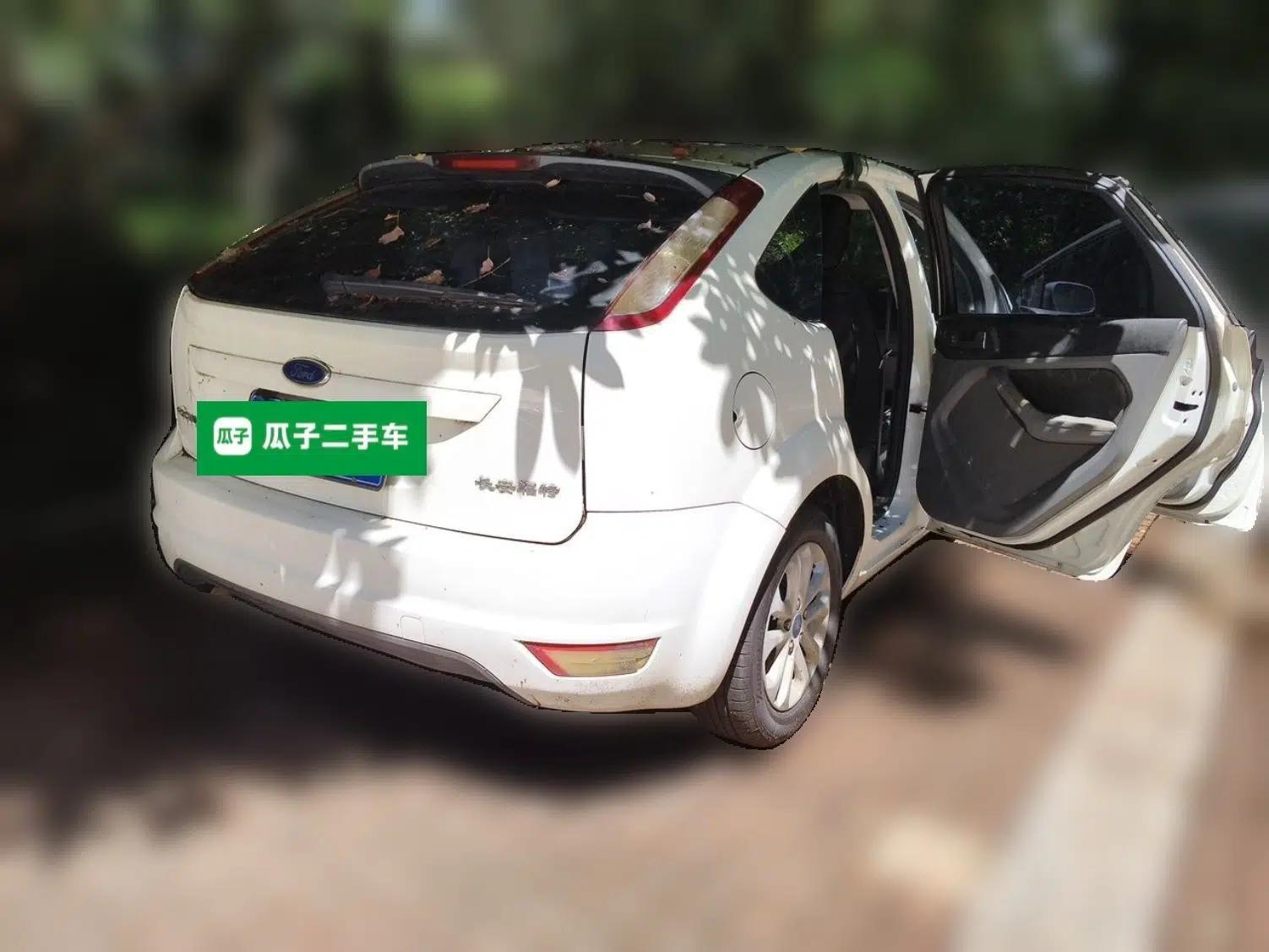 Ford Focus 2013 Hatchback Classic 1.8L Automatic Base Model — миниатюра 6