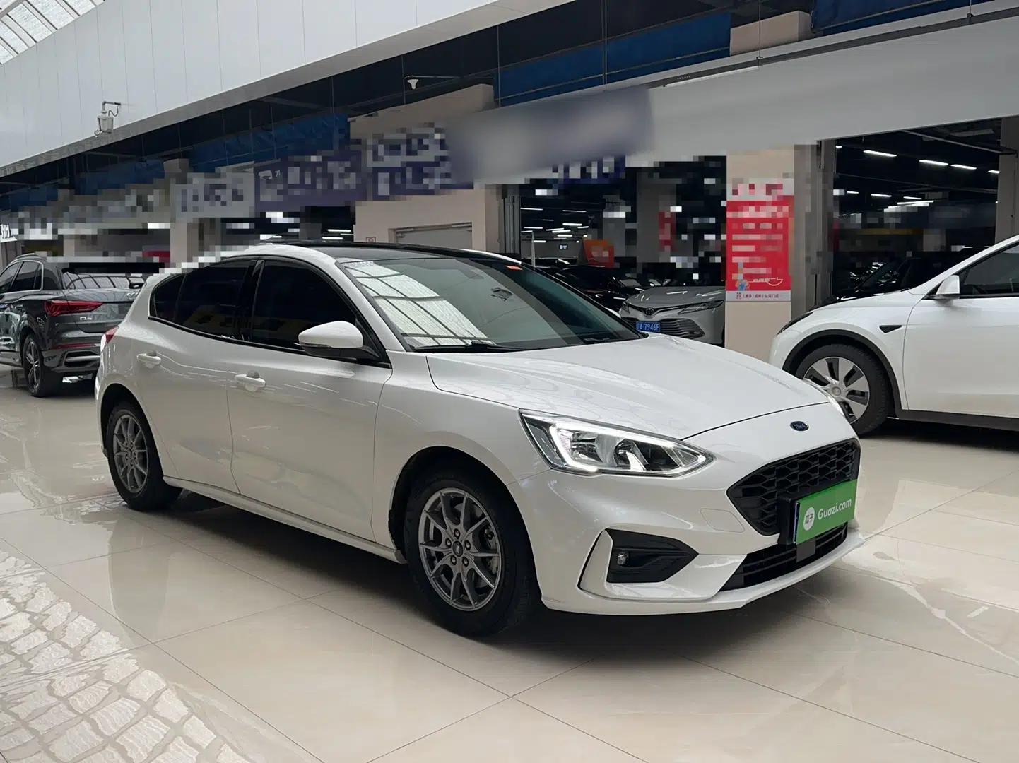 Ford Focus 2020 Hatchback EcoBoost 180 Automatic Trend Edition — миниатюра 3