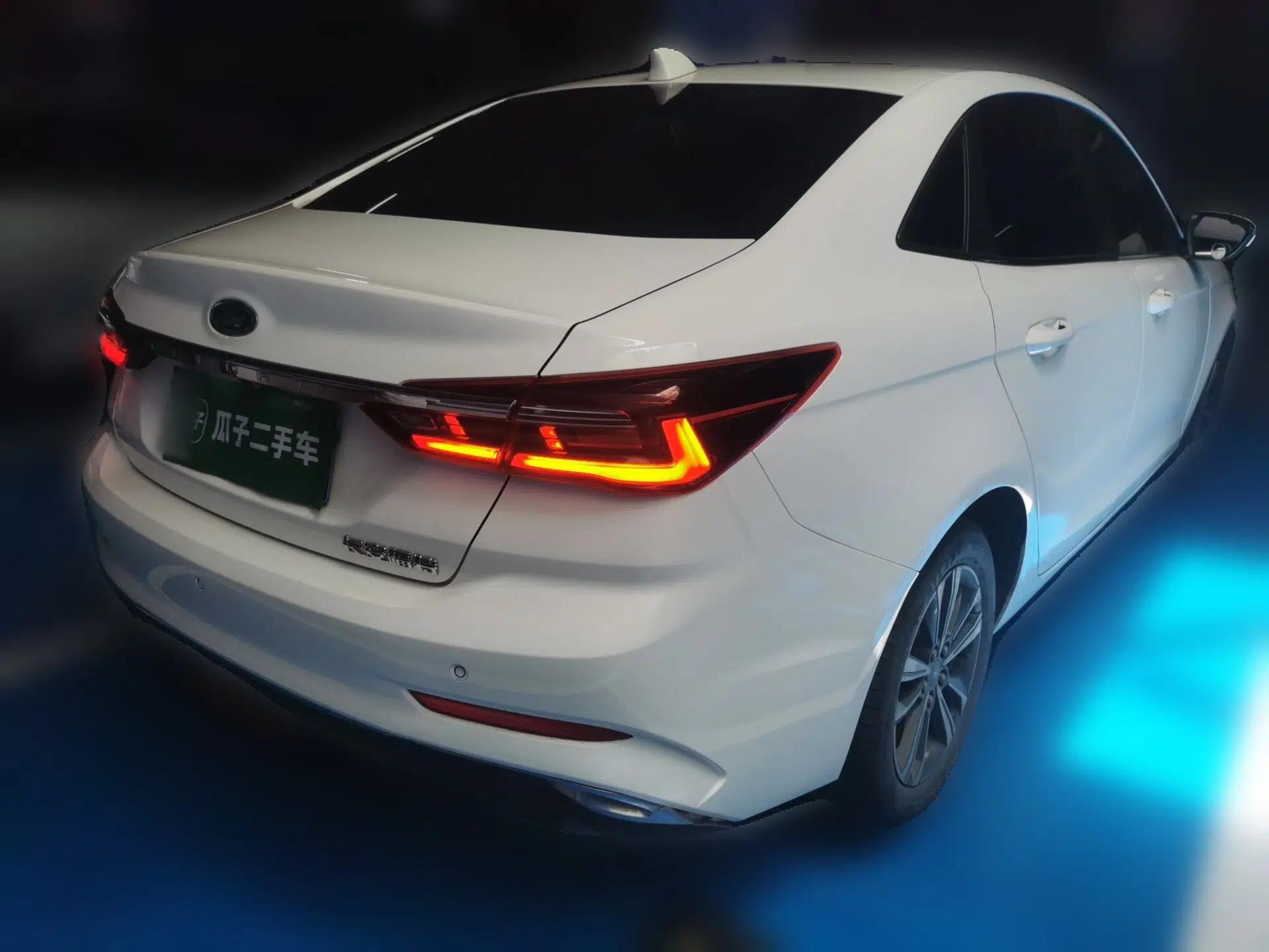 Ford Escort 2021 1.5L Automatic Diamond Edition — миниатюра 6