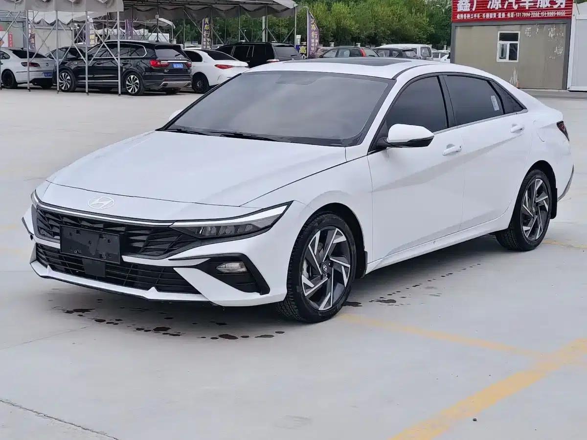 Hyundai Elantra 2023 1.5L CVT GLX Elite Edition — миниатюра 1