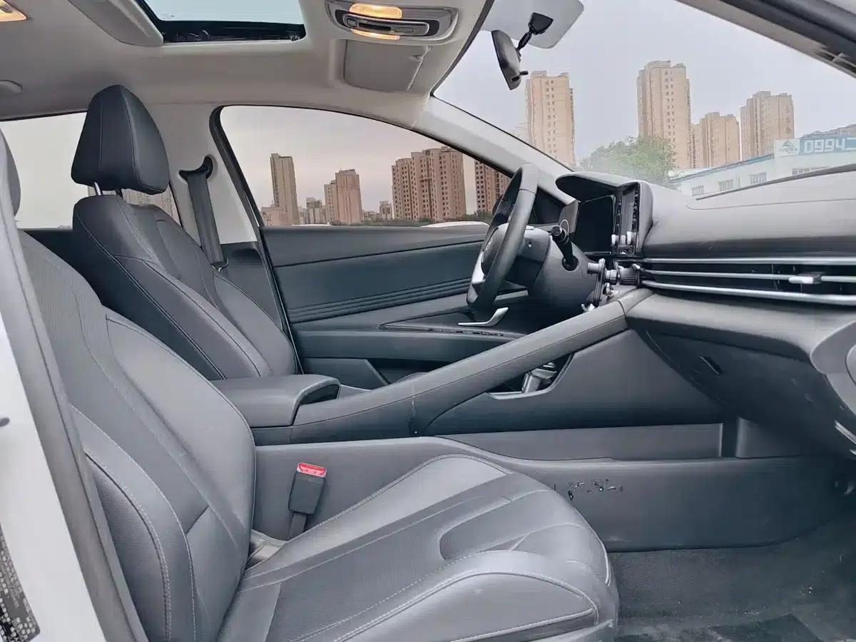 Hyundai Elantra 2023 1.5L CVT GLX Elite Edition — миниатюра 5