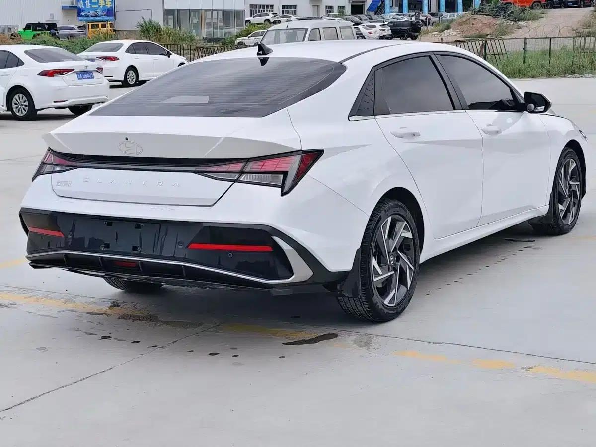 Hyundai Elantra 2023 1.5L CVT GLX Elite Edition — миниатюра 7