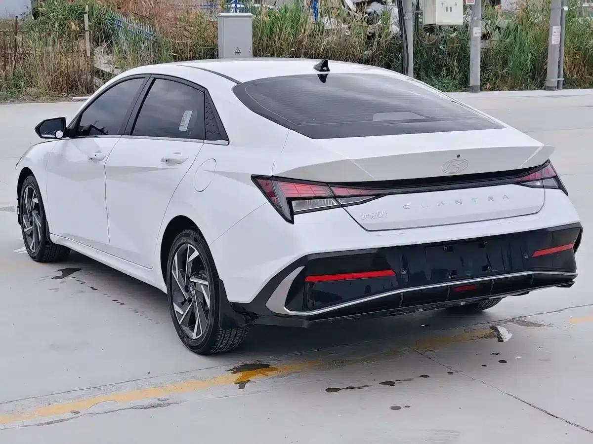 Hyundai Elantra 2023 1.5L CVT GLX Elite Edition — миниатюра 9