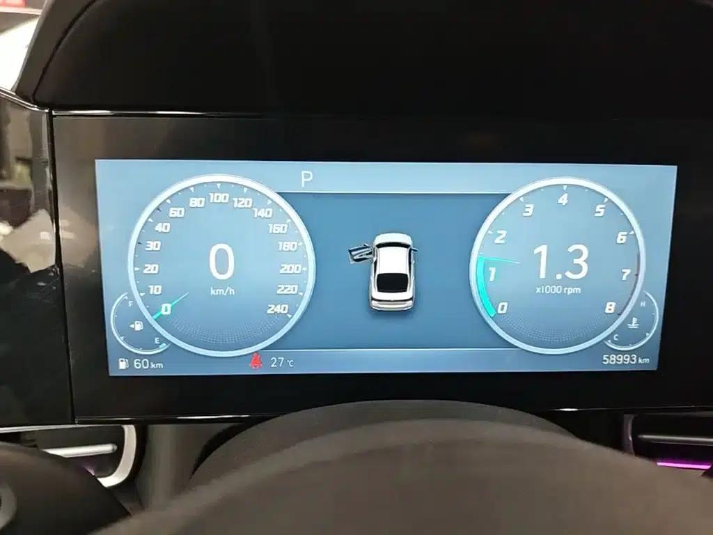 Hyundai Elantra 2022 1.5L CVT 20th Anniversary Edition — миниатюра 12