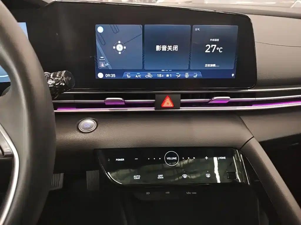 Hyundai Elantra 2022 1.5L CVT 20th Anniversary Edition — миниатюра 13