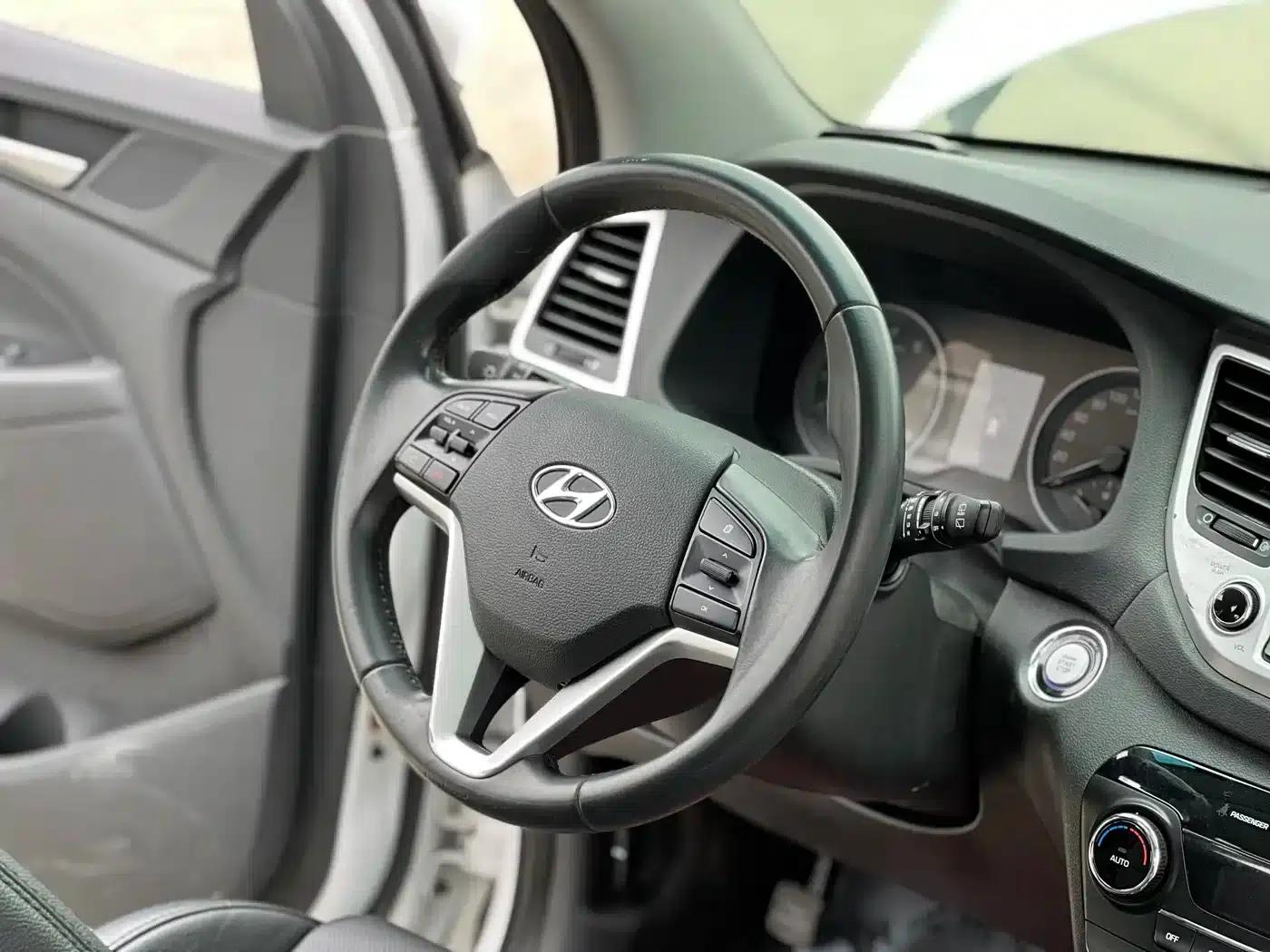 Tucson 2015 1.6T Dual-Clutch Two-Wheel Drive Intelligent Model — миниатюра 4