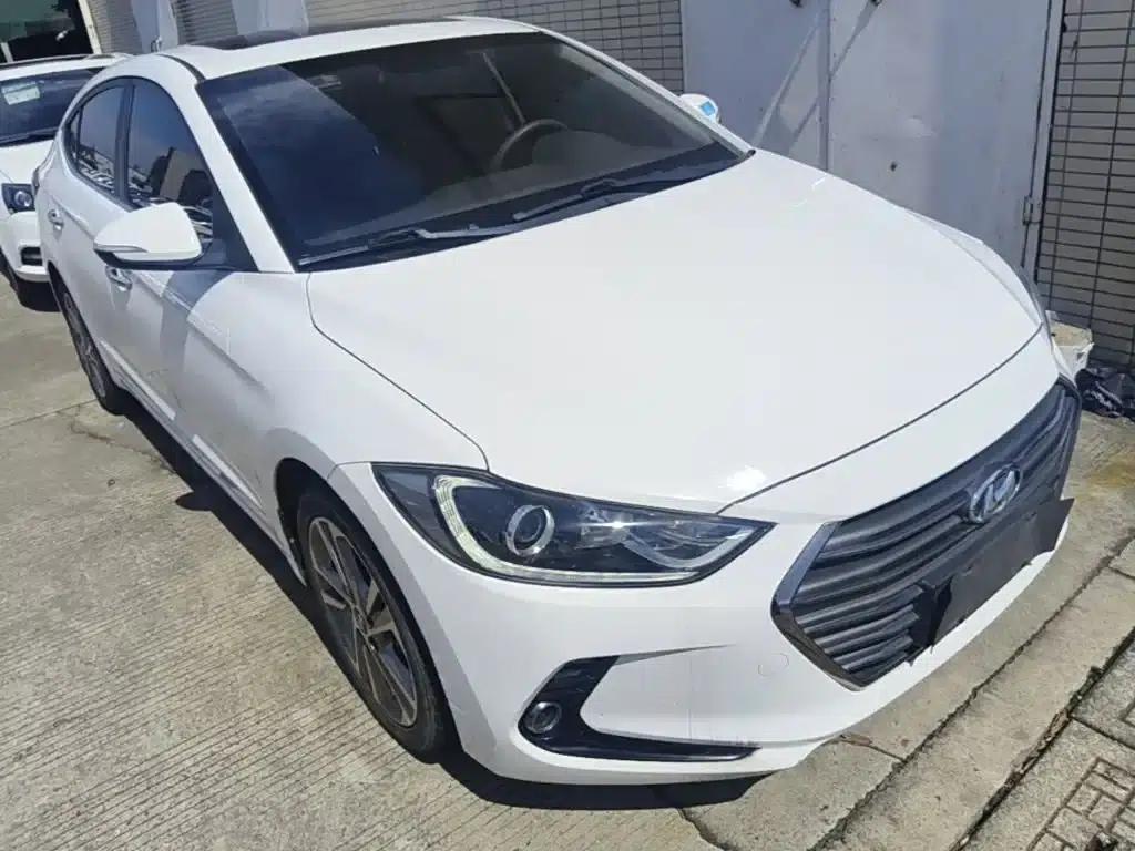Hyundai Elantra 2016 1.6L Automatic Smart Elite Edition — миниатюра 4