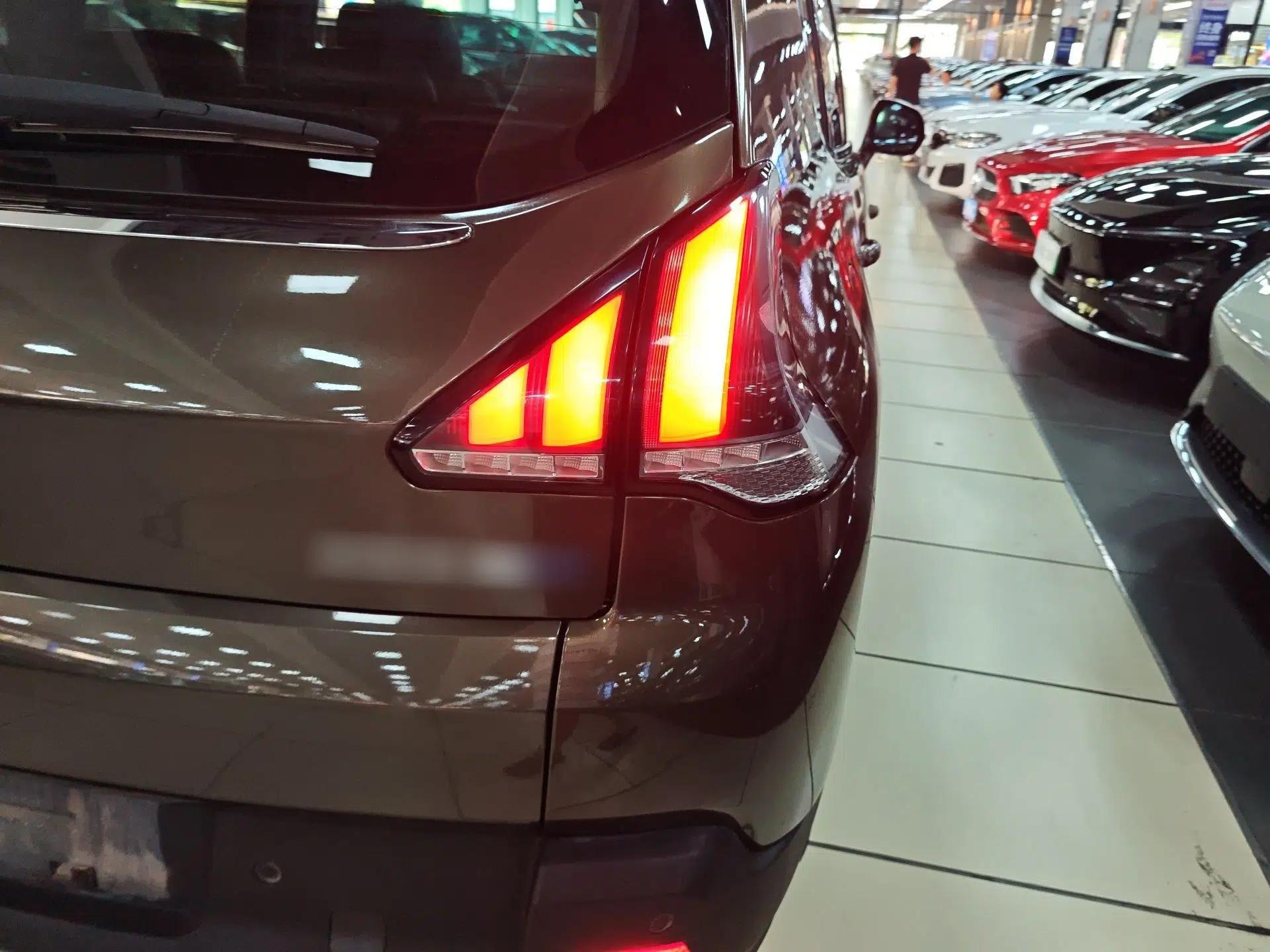 Peugeot 3008 2016 1.6THP Automatic Classic Edition — миниатюра 9