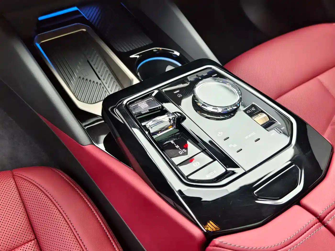2024 BMW 5 Series 530Li Luxury M Sport Package — миниатюра 12