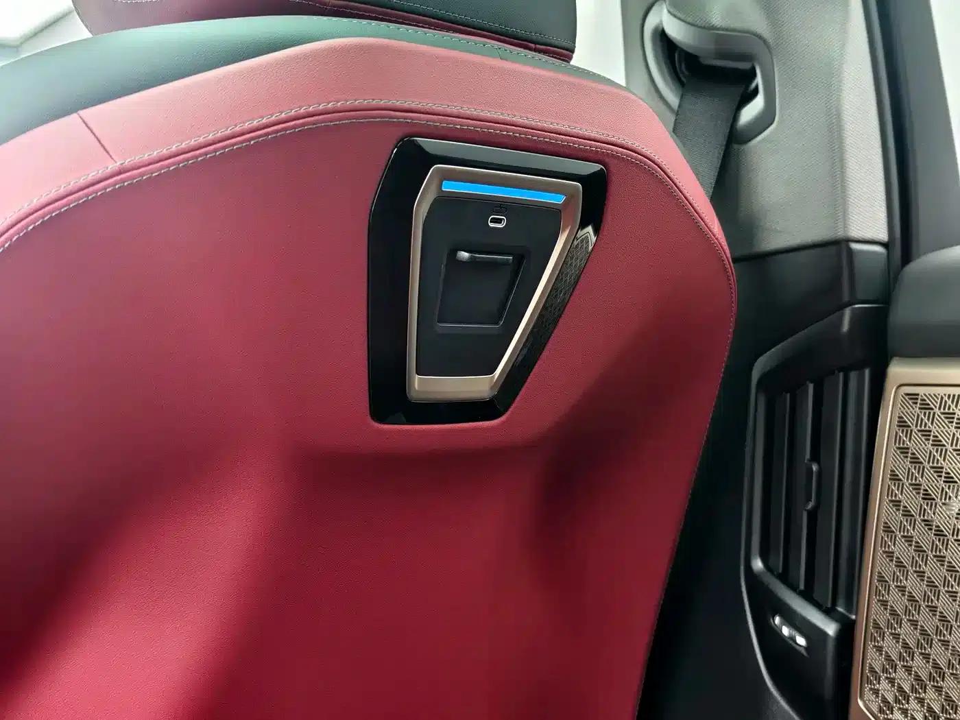 2024 BMW 5 Series 530Li Luxury M Sport Package — миниатюра 21