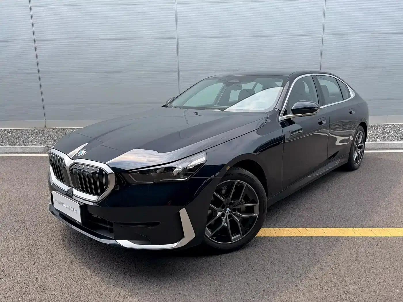 2025 BMW 5 Series 530Li Leading Luxury Package — миниатюра 1