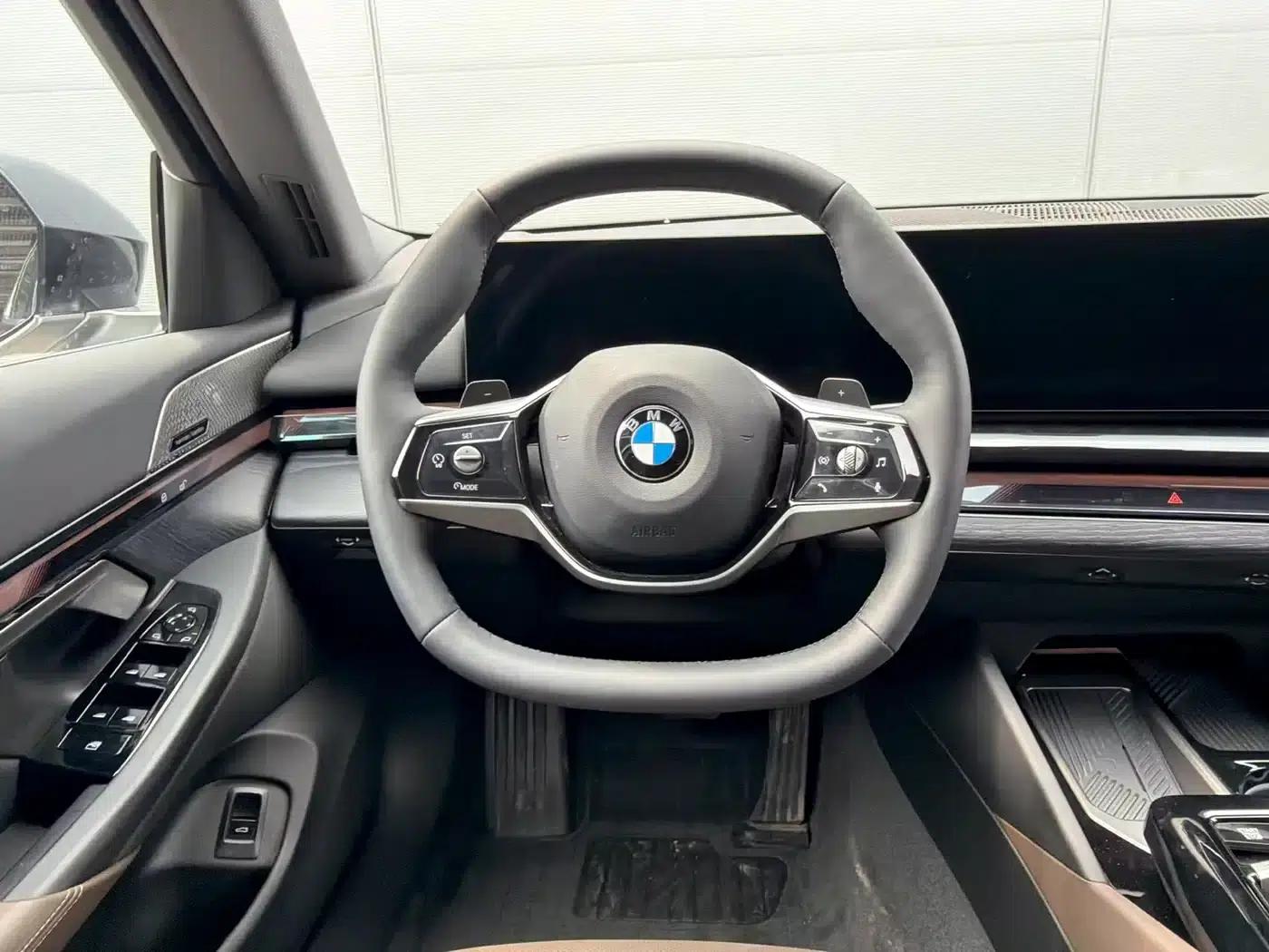 2025 BMW 5 Series 530Li Leading Luxury Package — миниатюра 12
