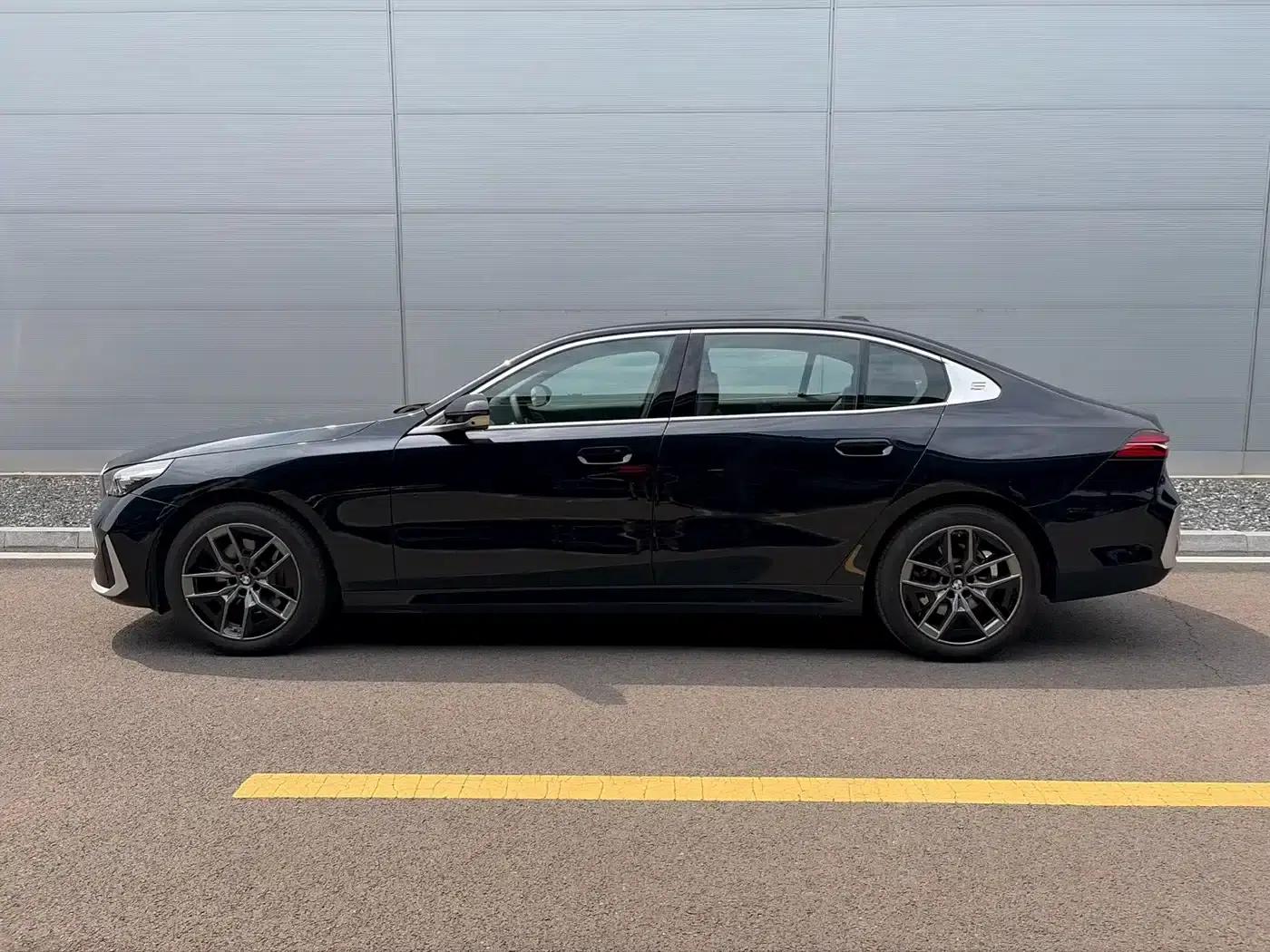 2025 BMW 5 Series 530Li Leading Luxury Package — миниатюра 5