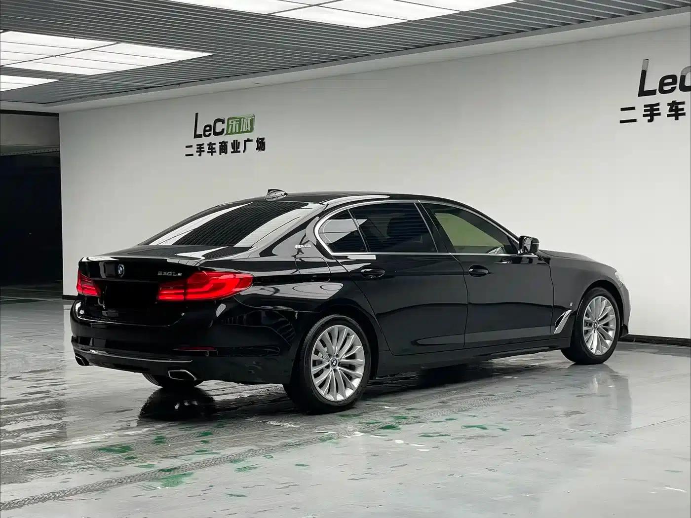 BMW 5 Series PHEV 2019 530Le Pioneer Edition — миниатюра 4