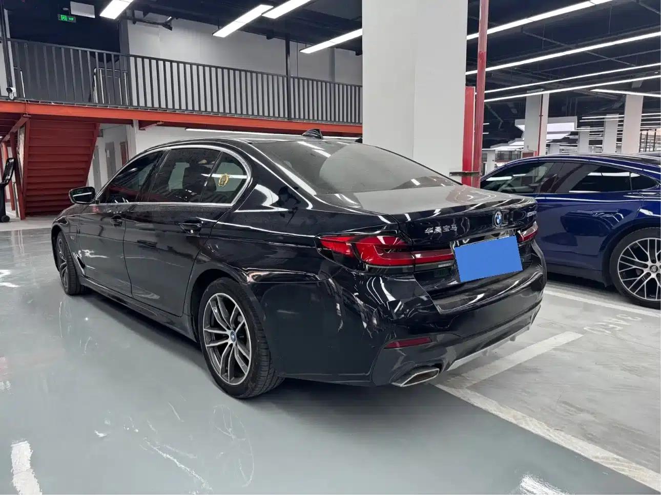 BMW 5 Series PHEV 2022 535Le M Sport Package — миниатюра 10