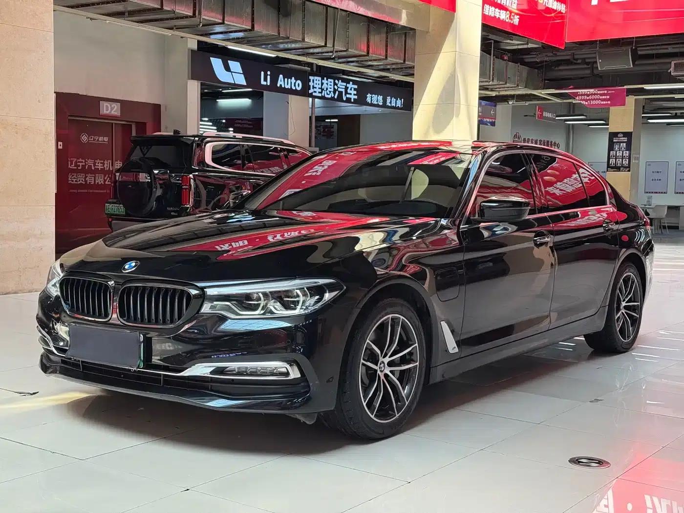 BMW 5 Series PHEV 2019 530Le Luxury Package — миниатюра 1