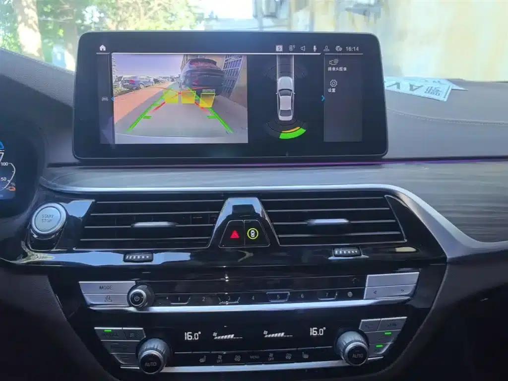 BMW 5 Series PHEV 2022 535Le Luxury Package — миниатюра 9