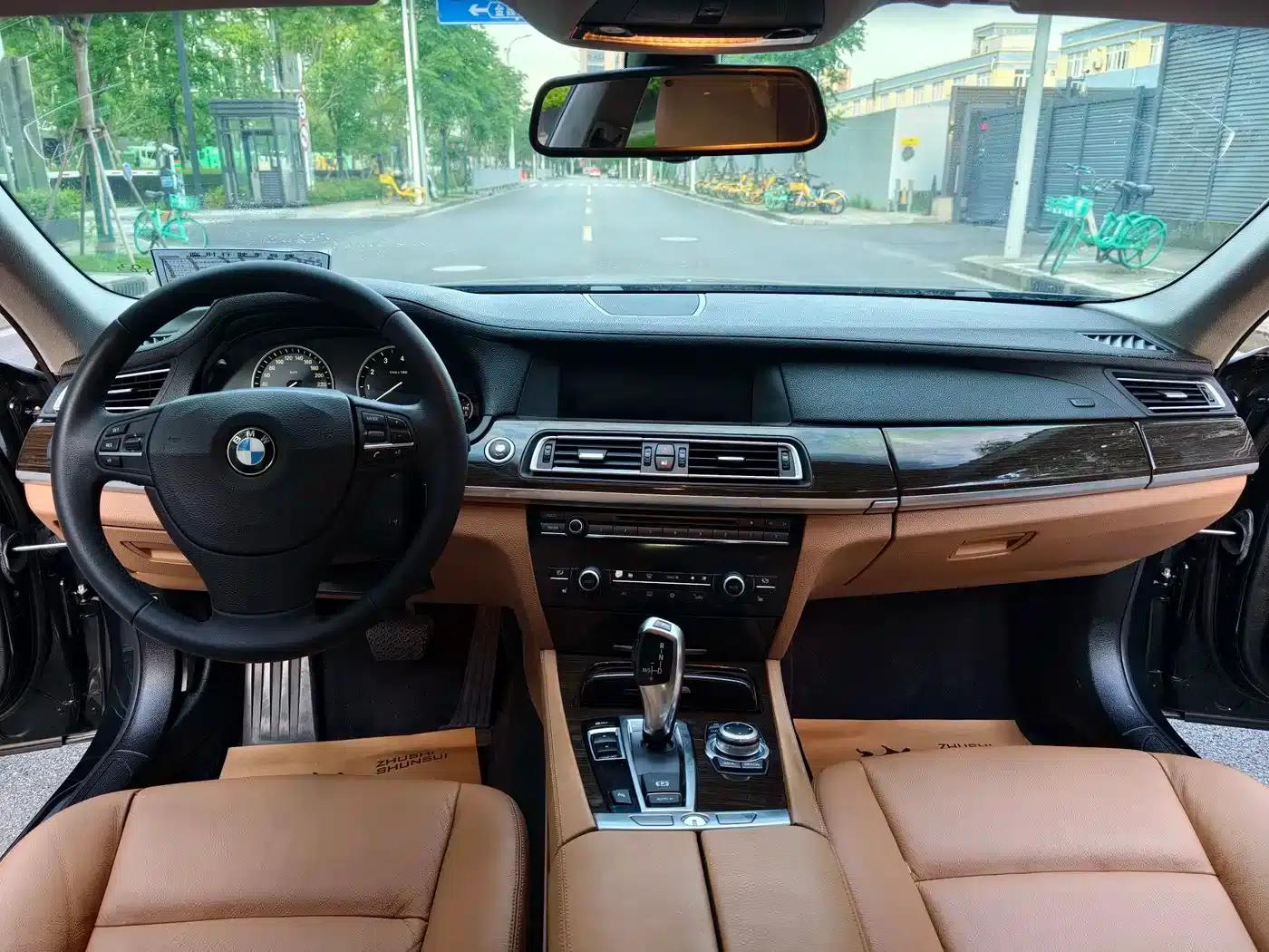 BMW 7 Series 2009 740Li Luxury — миниатюра 9