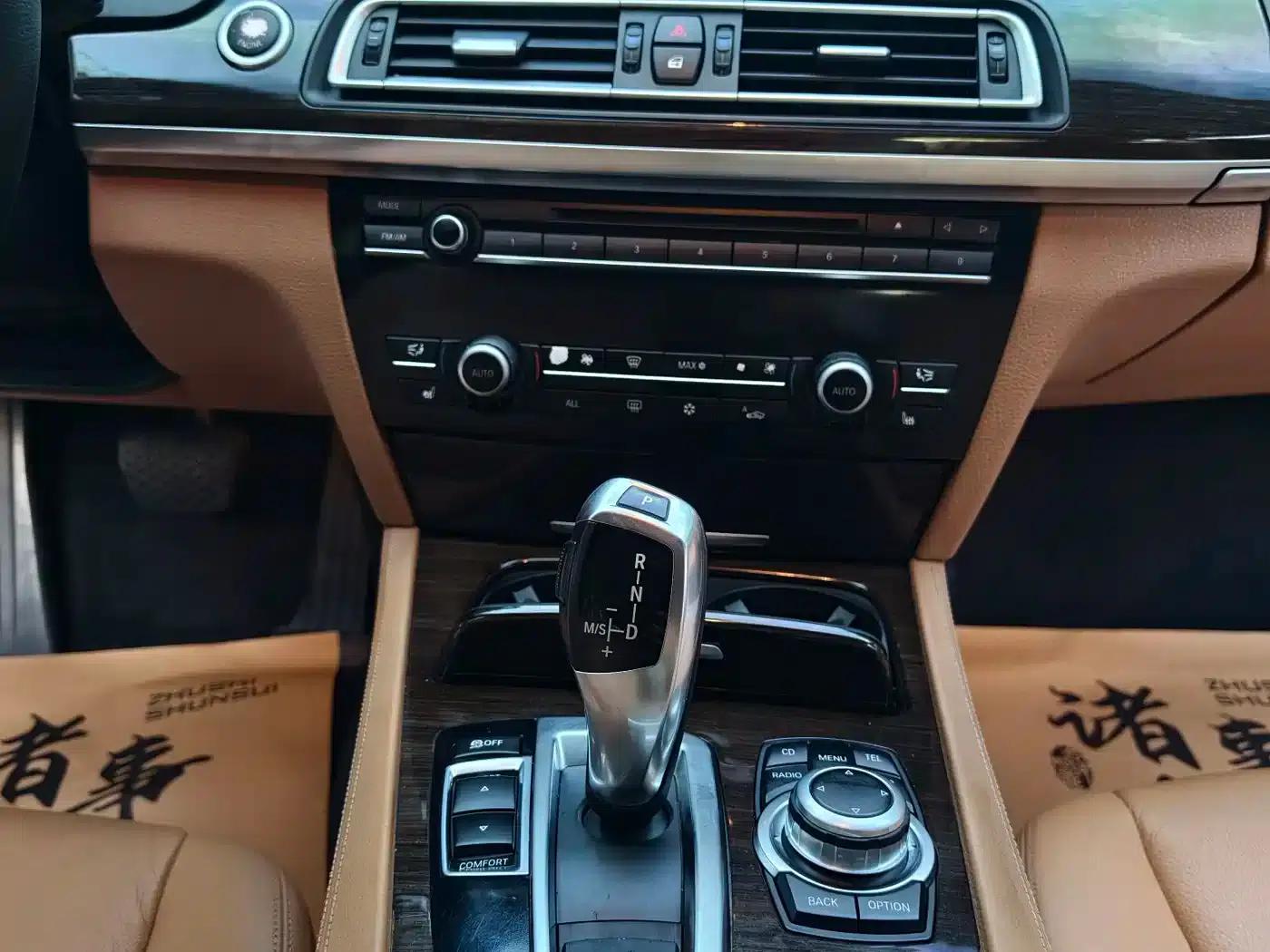 BMW 7 Series 2009 740Li Luxury — миниатюра 10