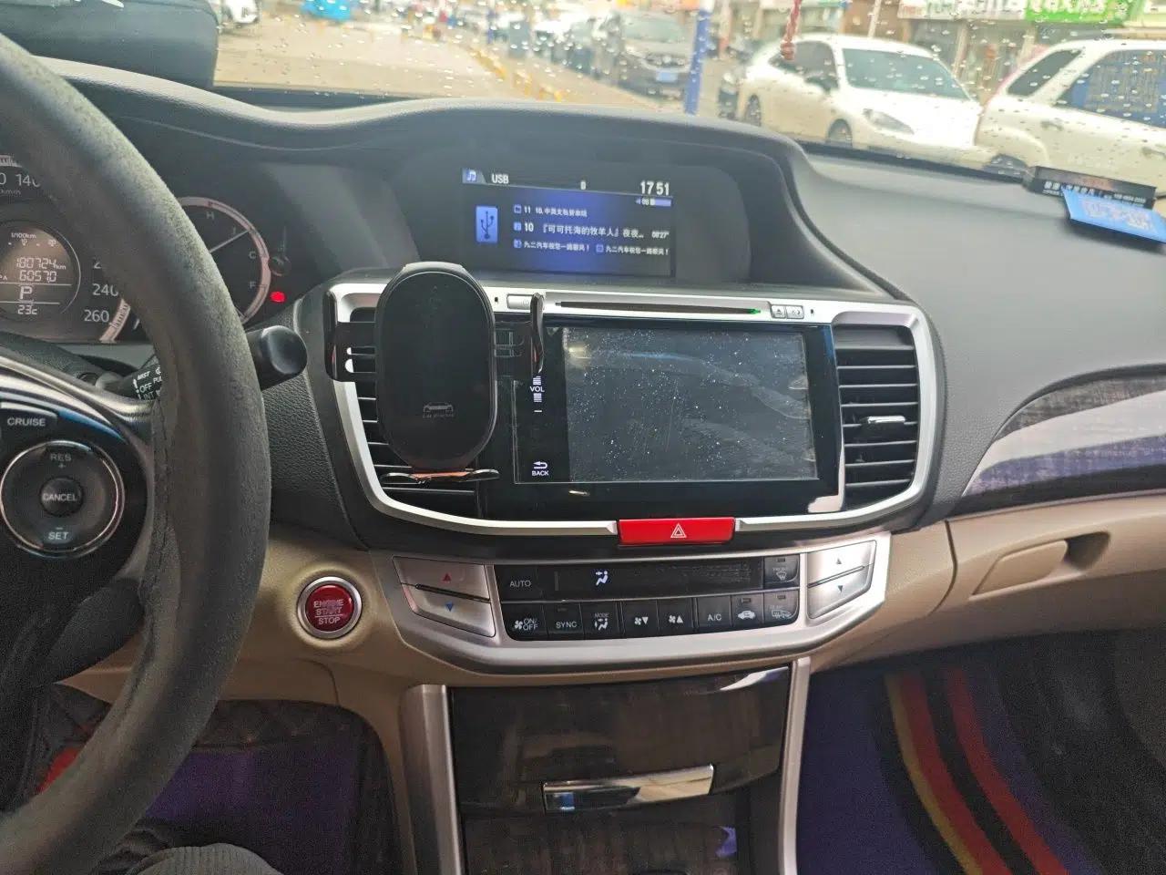 Honda Accord 2014 2.4L EX Luxury Edition — миниатюра 13