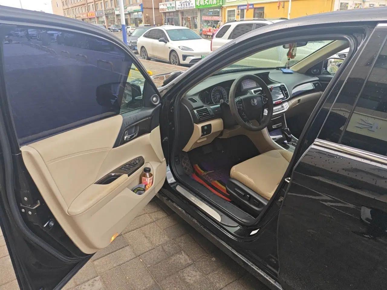 Honda Accord 2014 2.4L EX Luxury Edition — миниатюра 16