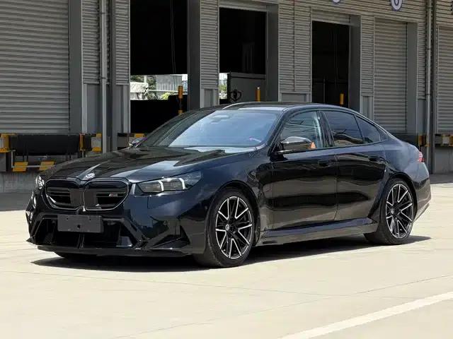 BMW M5 PHEV 2025 M5