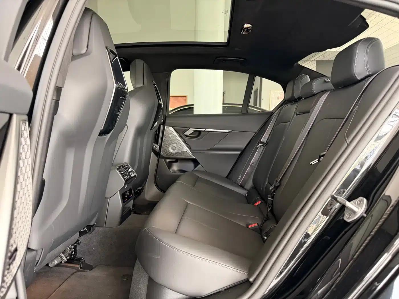 BMW M5 PHEV 2025 M5 — миниатюра 21