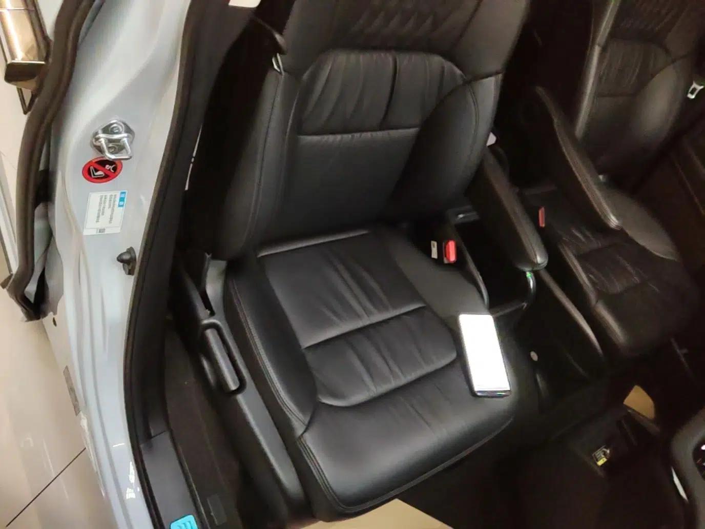 Honda Elysion 2024 2.0L eHEV Luxury Edition — миниатюра 19