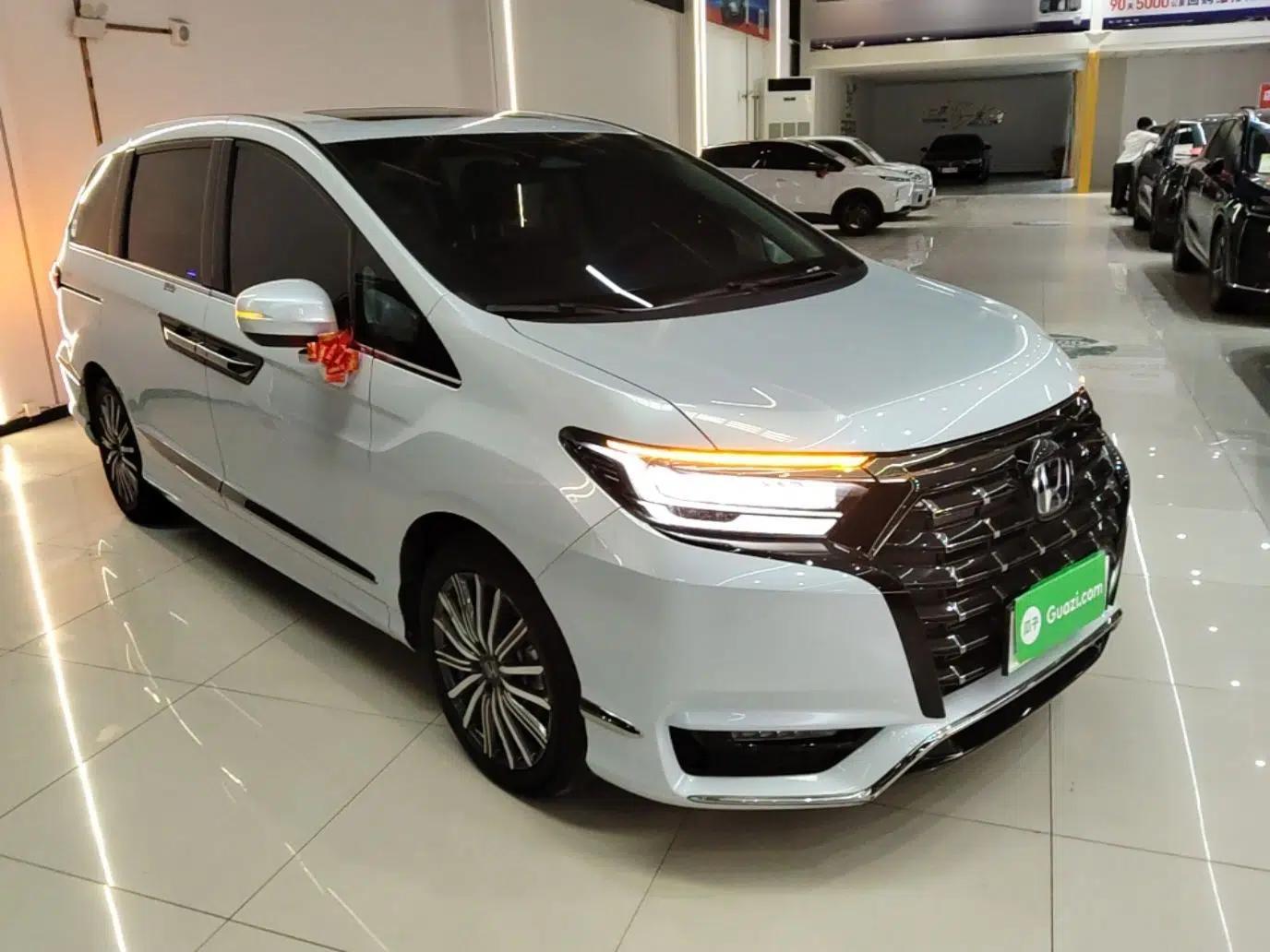 Honda Elysion 2024 2.0L eHEV Luxury Edition — миниатюра 3